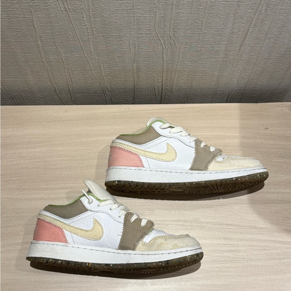 Youth’s/ Women’s Multicolor Air Jordan 1 Low - Picture 3 of 5